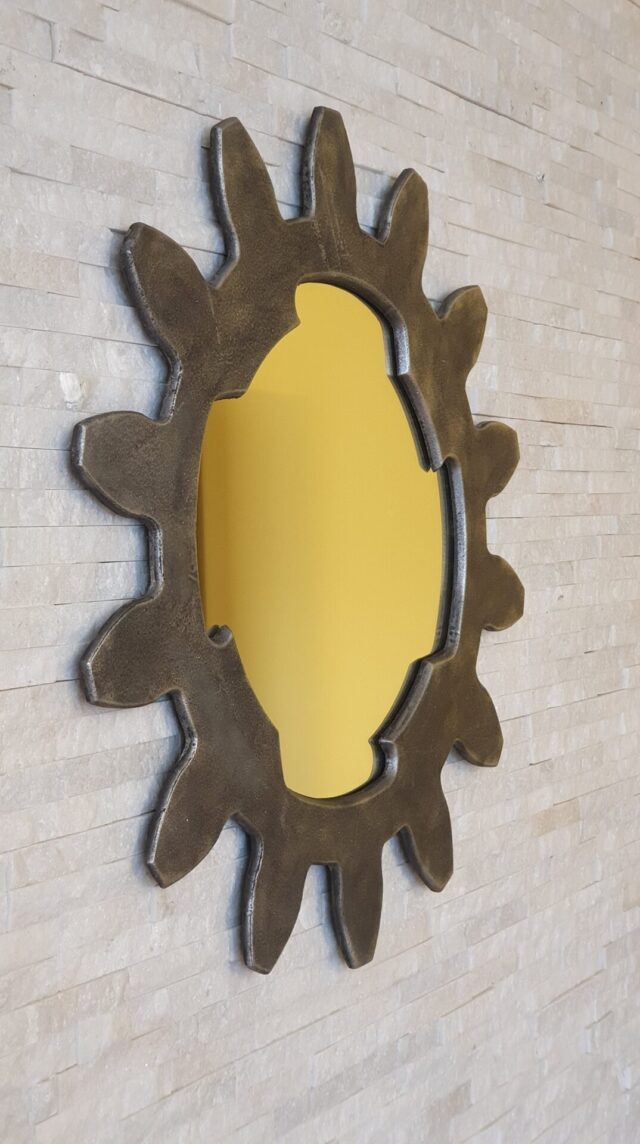 Дизайнерское зеркало в лофт раме Шестеренка