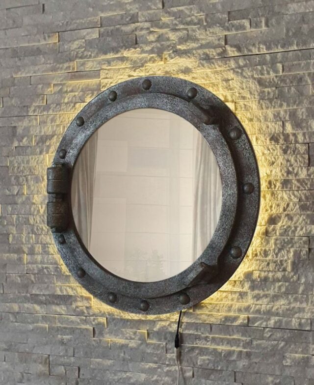 Настенное зеркало иллюминатор с подсветкой сталь