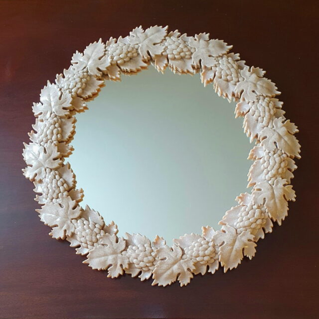 Зеркало в рельефной раме «Виноградная лоза»