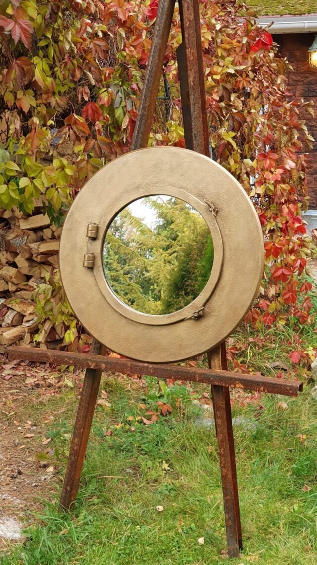 Зеркало в широкой латунированной раме Иллюминатор