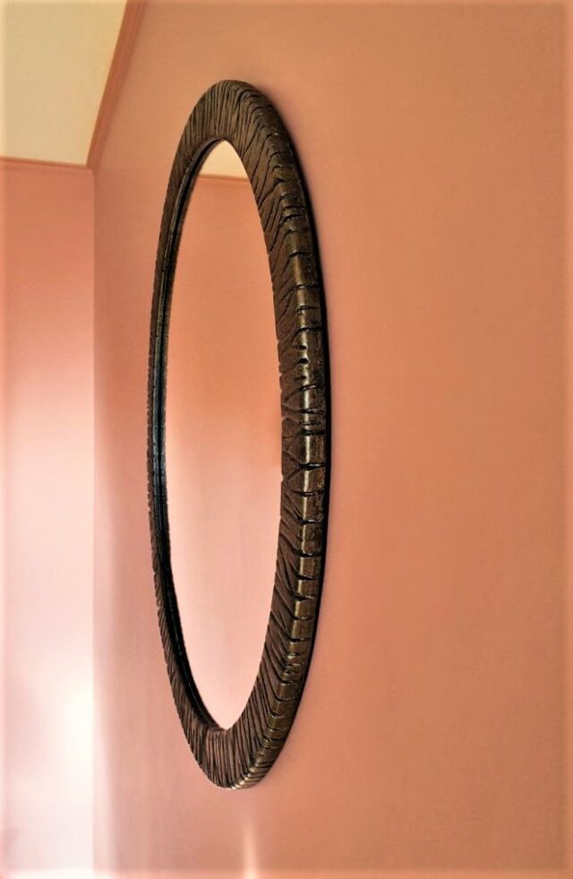 Зеркало настенное в круглой раме латунь