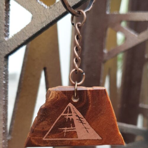 Брелок на ключи с инкрустацией Пирамида