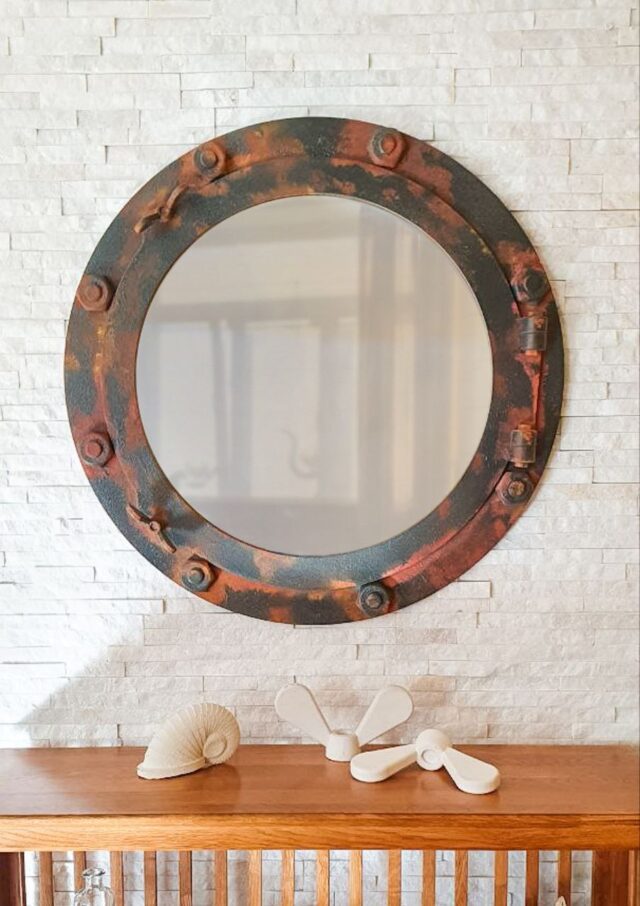 Большое зеркало в деревянной раме лофт