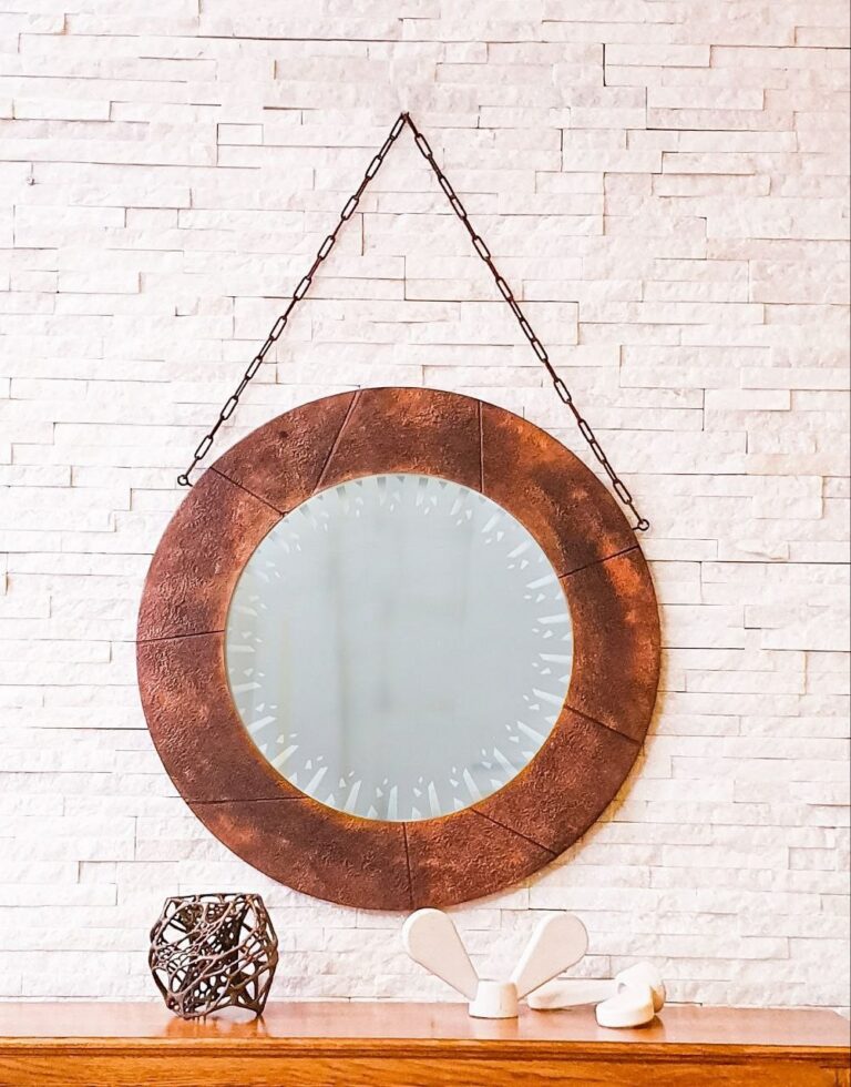 Круглое зеркало в раме имитация медь